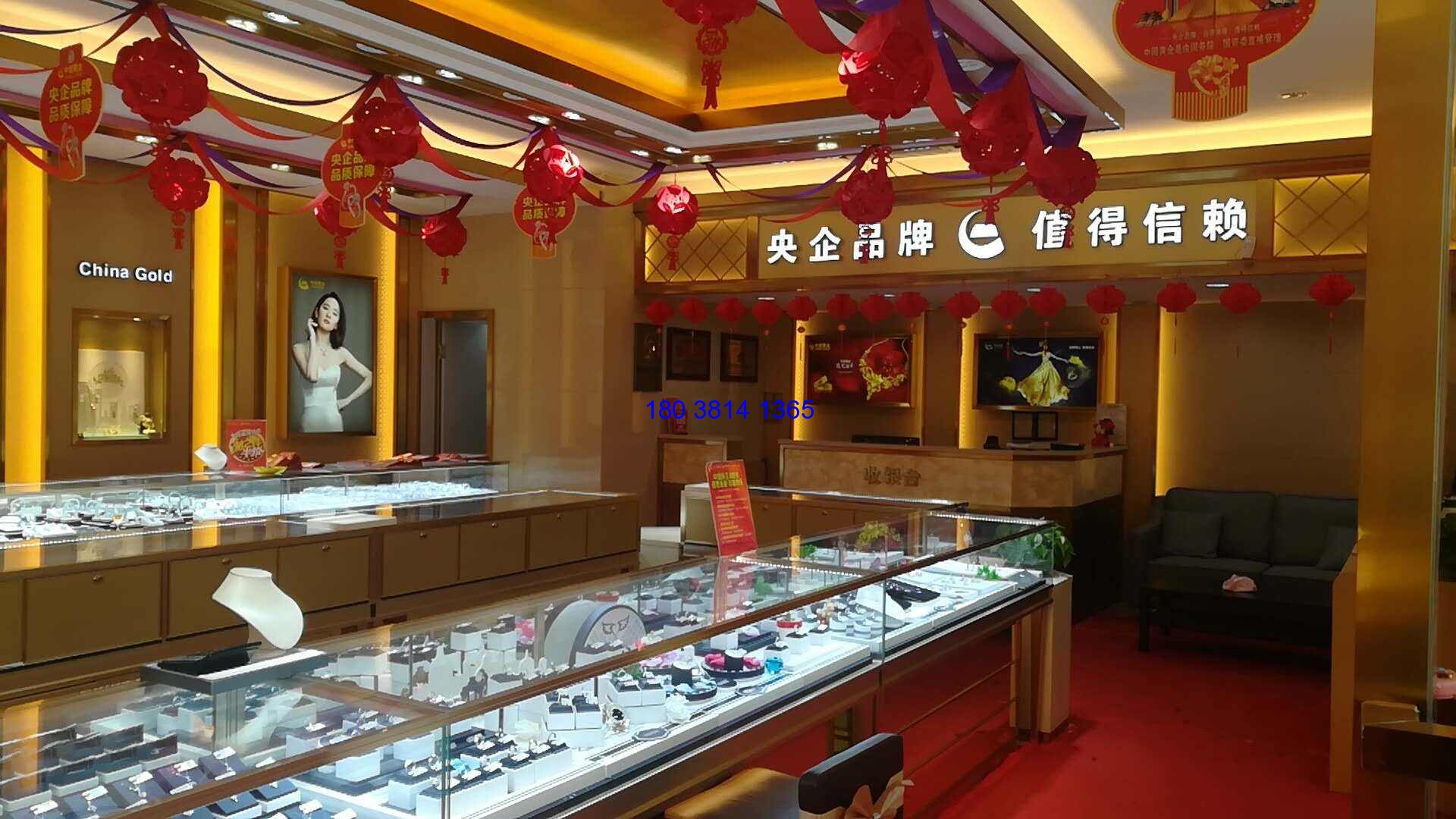 LED透明屏走進(jìn)中國黃金旗艦店